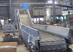 Apron conveyors